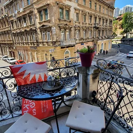 Cont- Luxury Heritage Apartment