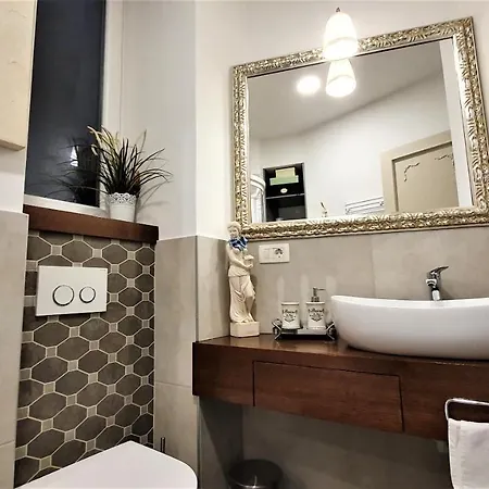 Cont- Luxury Heritage Apartment * Rijeka