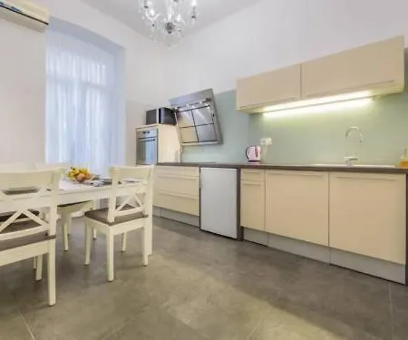 Cont- Luxury Heritage Apartment Apartmán Rijeka