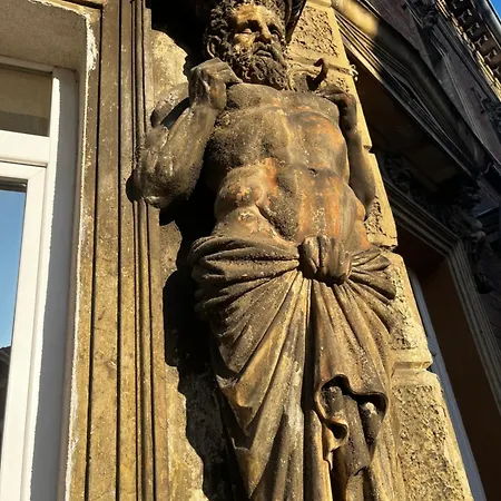 アパート Cont リエカ