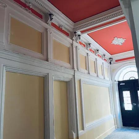 Cont- Luxury Heritage Apartment