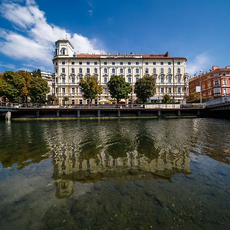 Cont- Luxury Heritage Apartment