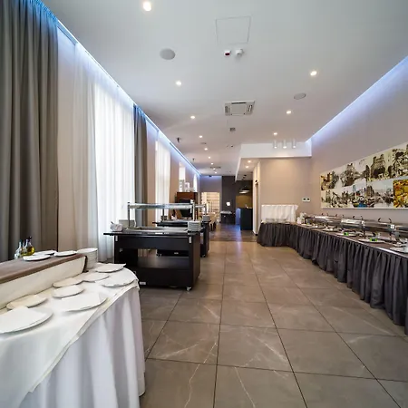 Cont- Luxury Heritage Apartment
