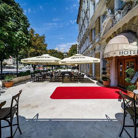 Cont- Luxury Heritage Apartment