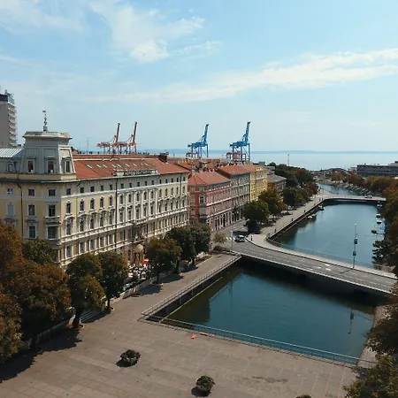 Cont- Luxury Heritage Apartment *