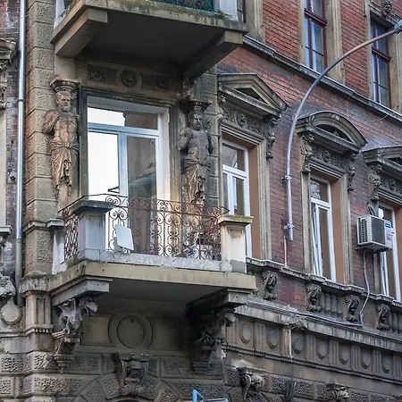 Cont- Luxury Heritage Apartment * Rijeka